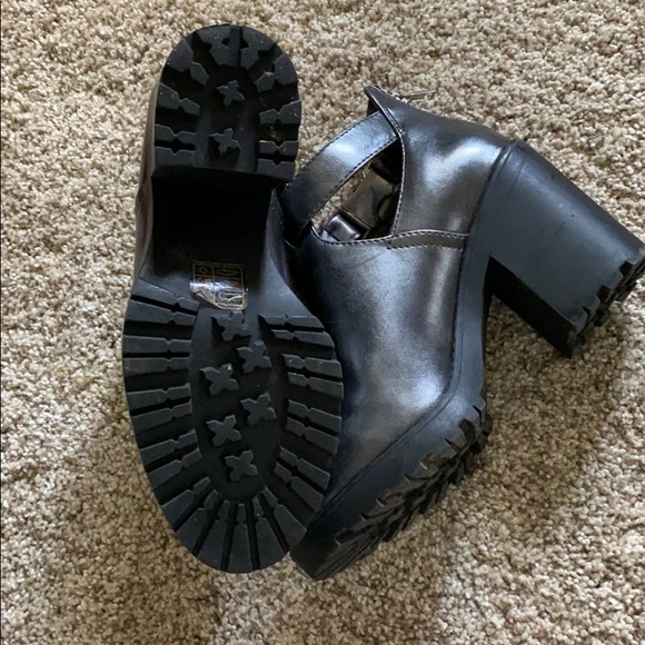 Chunky cutout buckle boot - Picture 3 of 3